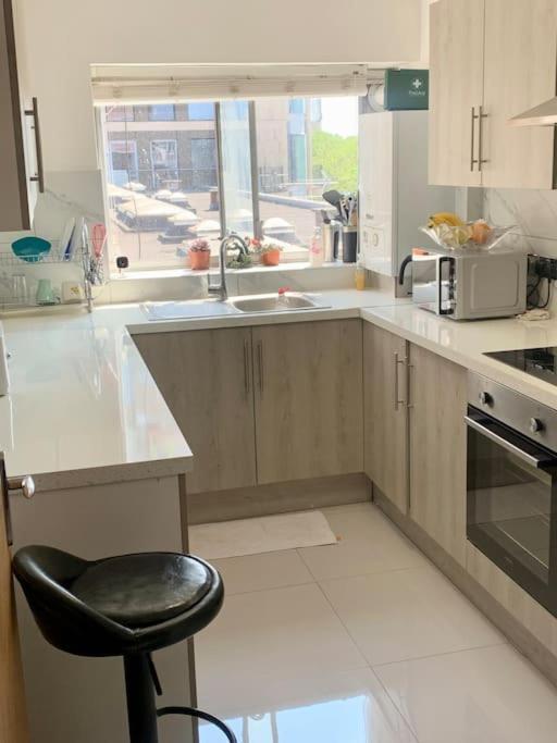 Lovely Spacious Next Hyde Park * Londen
